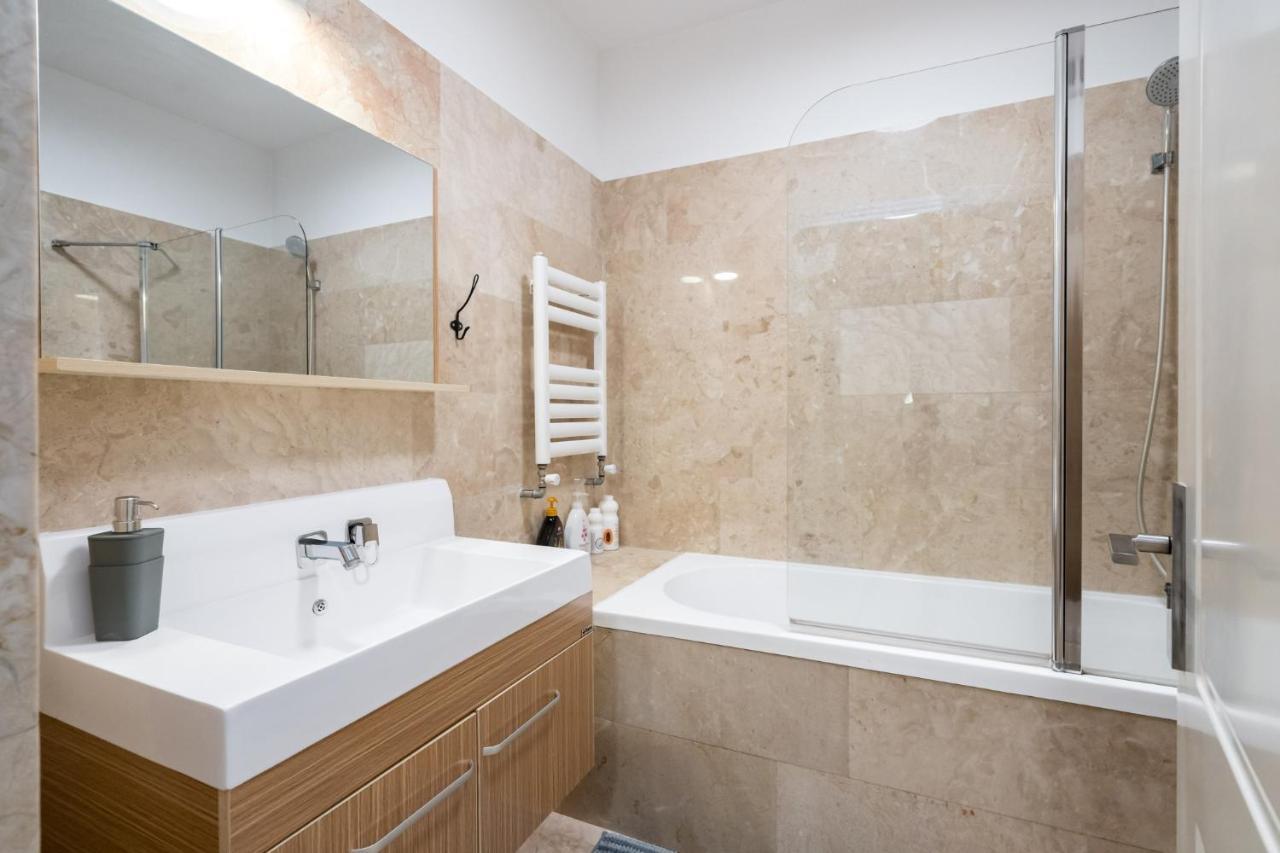 Happy Bubble I Timpuri Noi 1Br Apt 4 Ppl Boekarest Buitenkant foto
