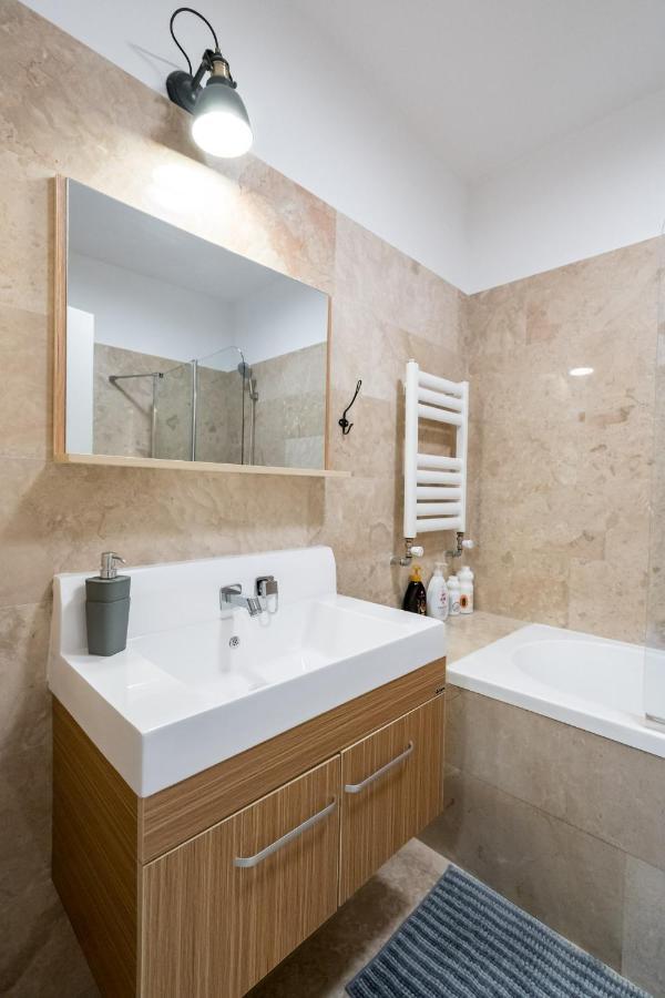 Happy Bubble I Timpuri Noi 1Br Apt 4 Ppl Boekarest Buitenkant foto